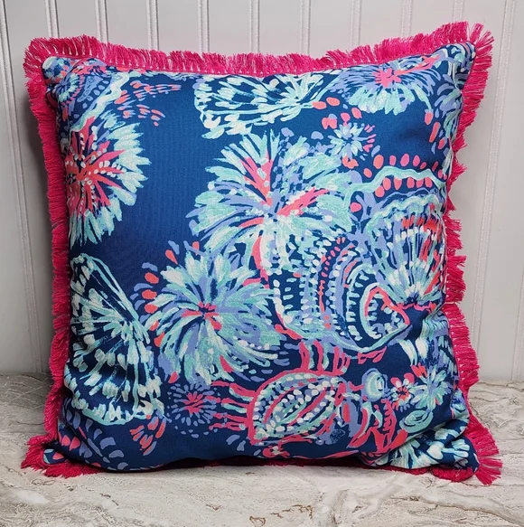 Lilly Pulitzer Gypsea Girl Throw Pillow 18x18 Like New - Picture 2 of 6